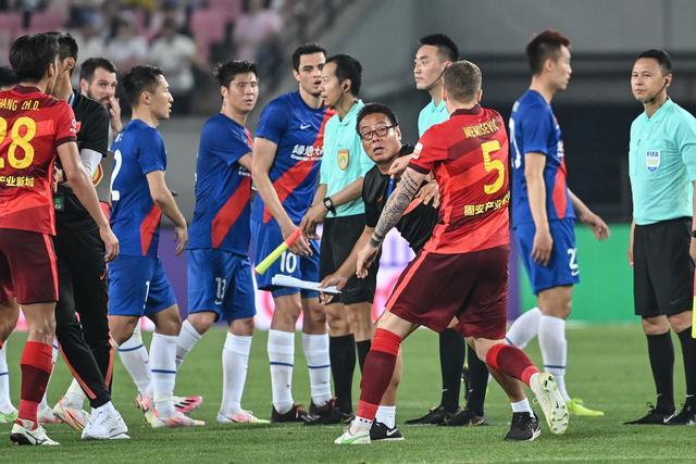 欧冠对决前瞻：拜仁与阿森纳的较量，谁能胜出？